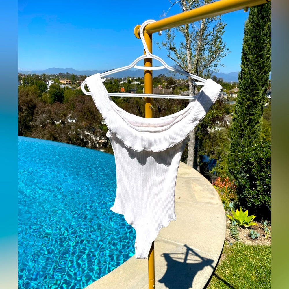 Off the shoulder body suit M